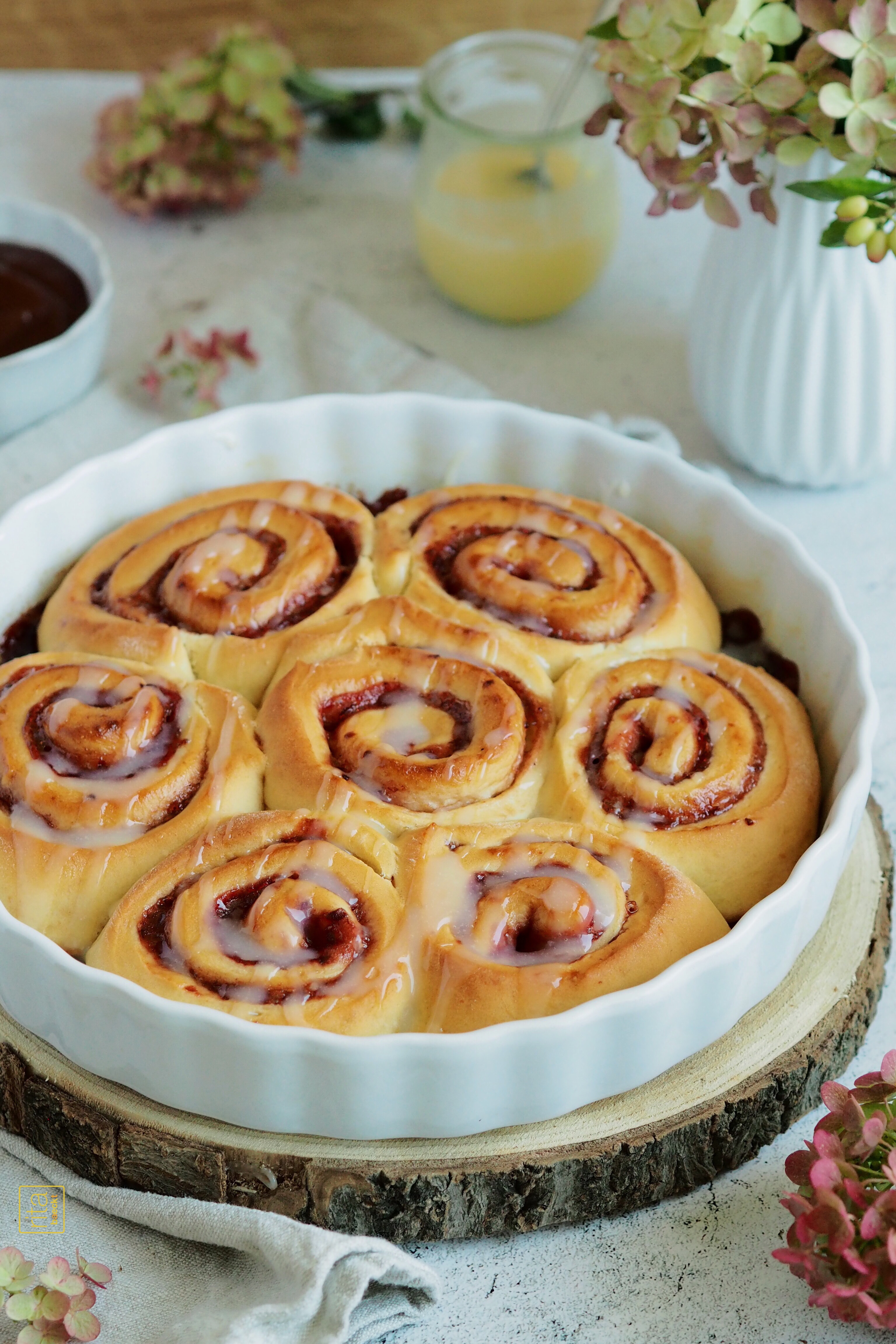 Germteigschnecken mit Zwetschken-Schoko-Marmelade